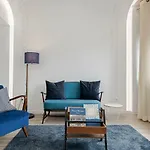 Drapes Design Apartments By An Island Apart